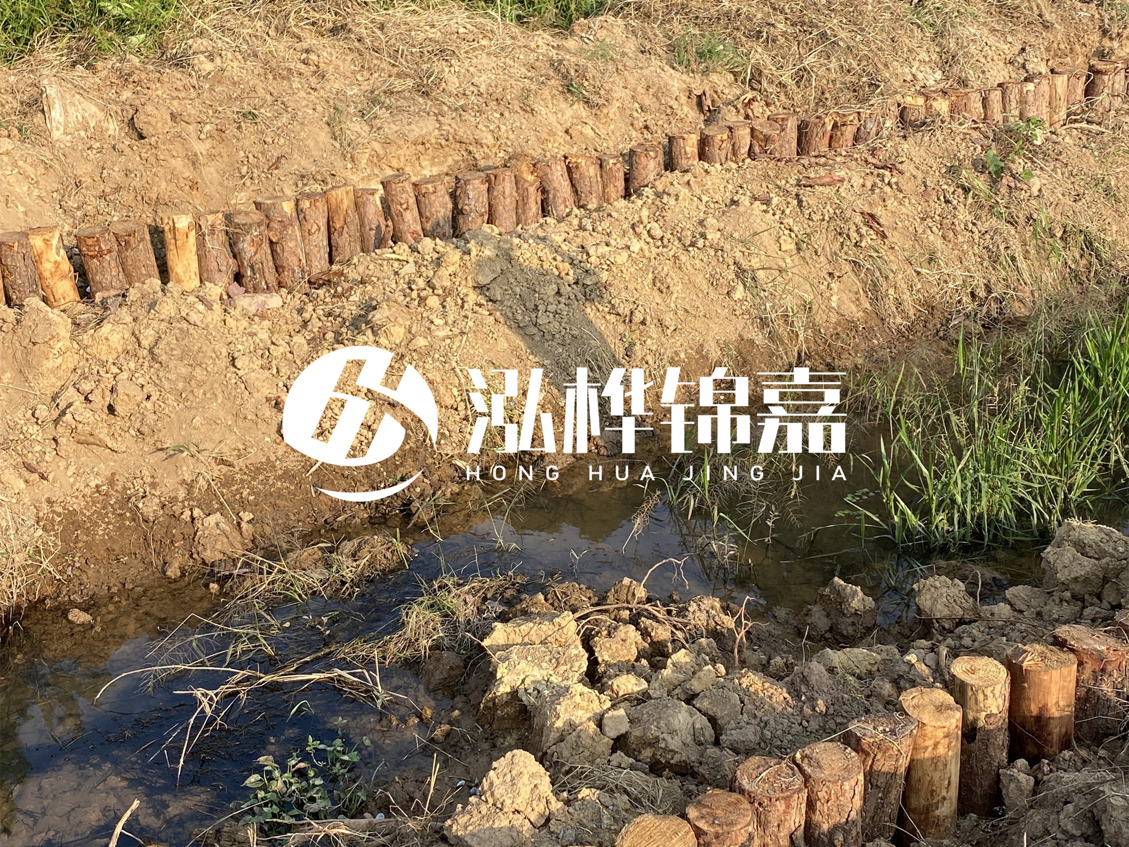 防汛木樁價格中的施工費(fèi)如何計(jì)算？水下打樁和陸地打樁費(fèi)用差異？