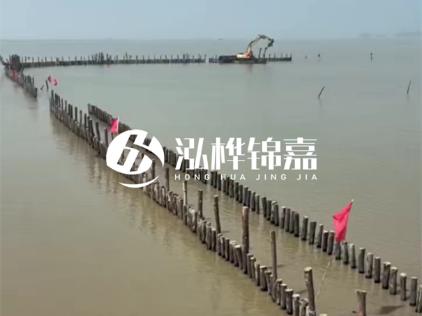 河道護(hù)坡打樁對(duì)河岸保護(hù)有何作用？河道松木樁水面需要預(yù)留多長(zhǎng)？